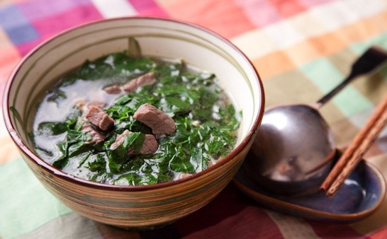 canh rau ngót nấu thịt bò trị xuất tinh sớm